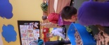 Stav�me v�e