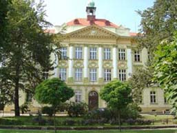 budova �koly v roce 2003